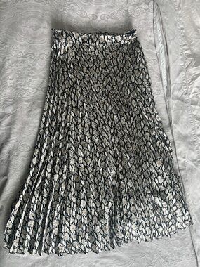 All in Favor Metallic Snake-Print Pleated Midi Skirt - Silver & Black